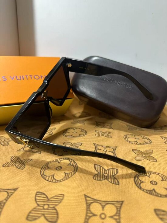 ℒLV sunglasses main image 4